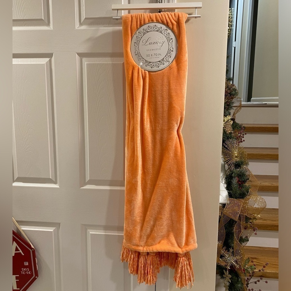 NWT LUXURY OVERSIZED CORAL PLUSH THROW 50”in by 70”in